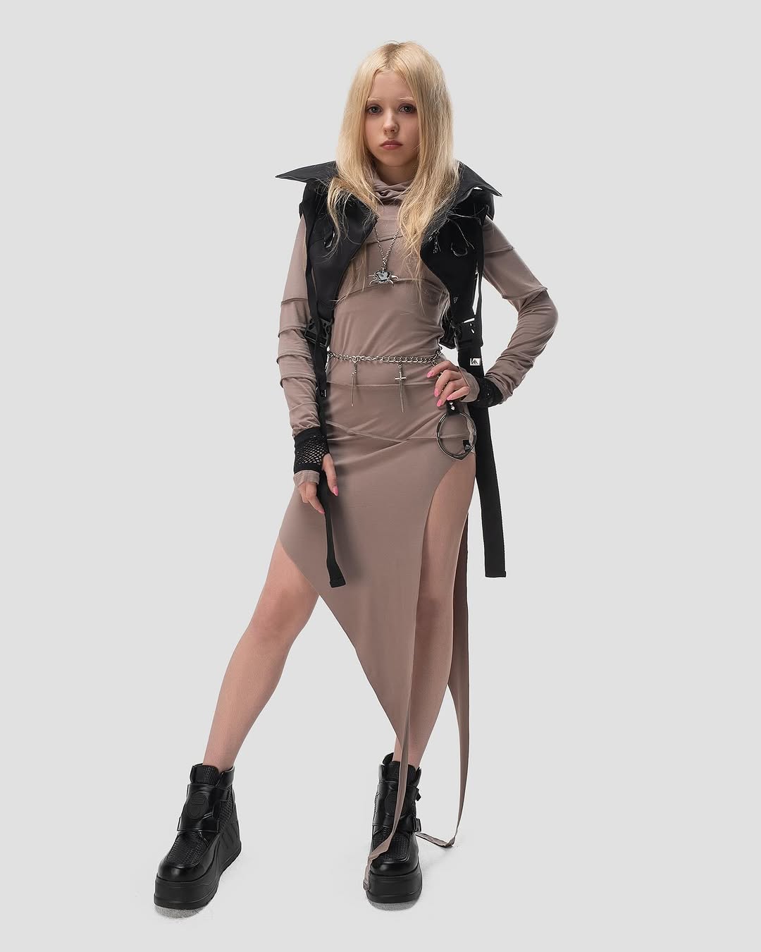 FB42 Concept streetwear look 5 with Melanie